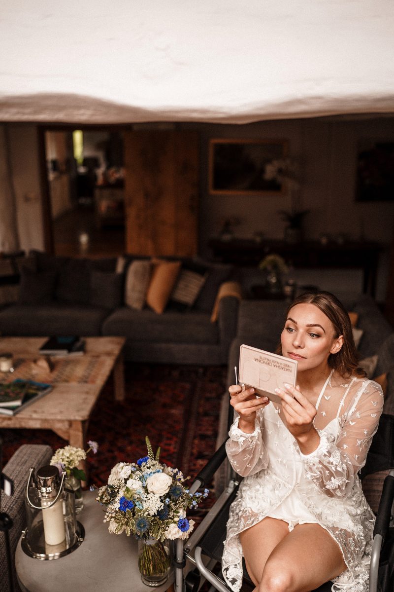 wedding photo idea the make up